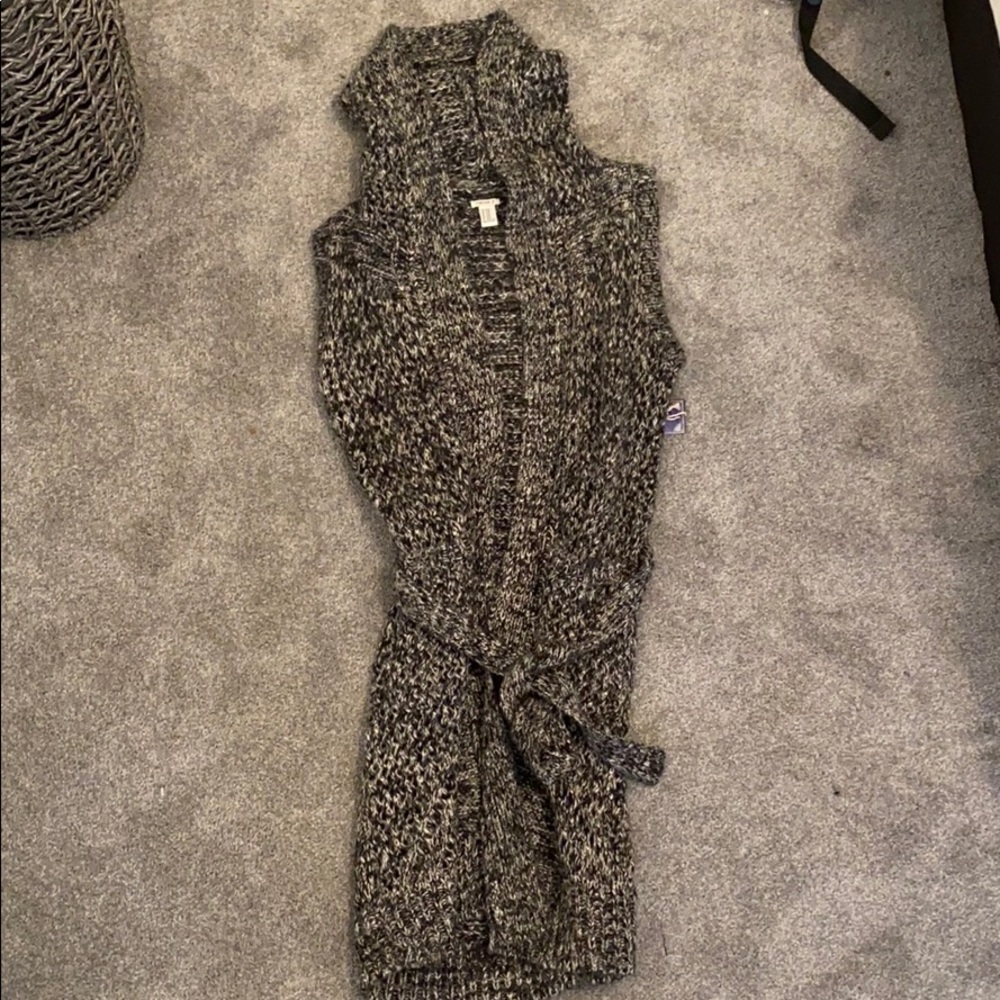 FOREVER 21 SLEEVELESS CARDIGAN W/ TIE NEW W/ TAGS!